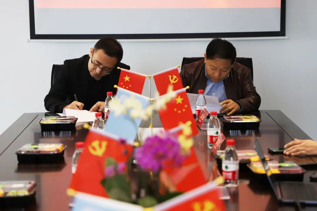 新聞報道 | 熱烈歡迎河南省省立醫院高丙南院長蒞臨我司指導並簽署戰略合作協議！